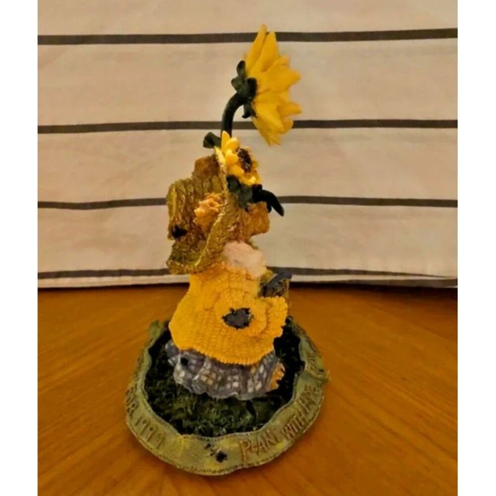 Boyd's Bears-Blossum B. Berriweather Bloom with Joy Figurine #1999-21. - Picture 4 of 5